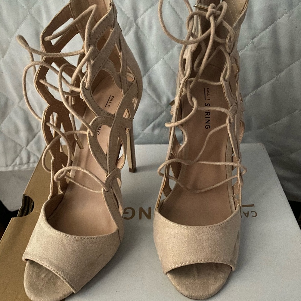 Nude Heels - Picture 2 of 3